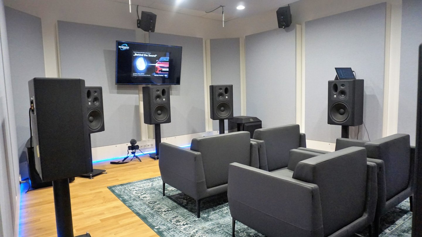 Die Vorentwicklung wird in einem Audio Room wie diesem geleistet.