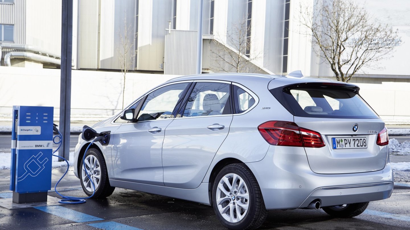 Der 2er Active Tourer spendiert die Plattform.