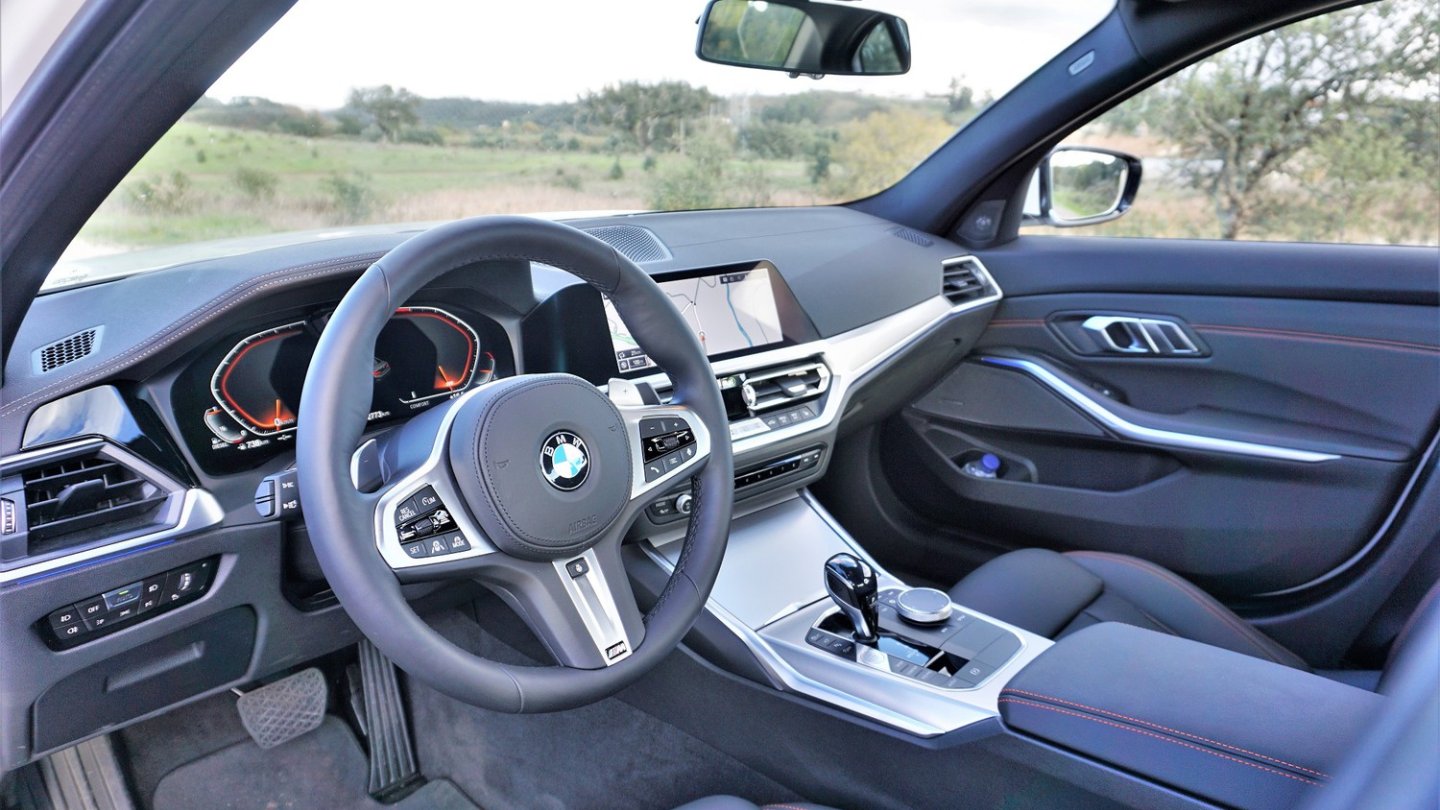 Bewährte Architektur, neu gestaltet: das Cockpit im BMW 3er.
