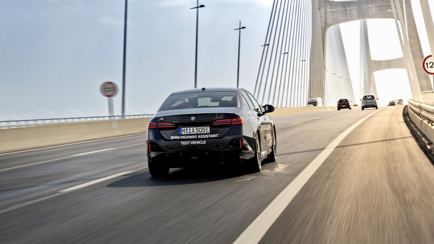 In Deutschland ist der erweiterte Autobahnassistent bereits bestellbar.