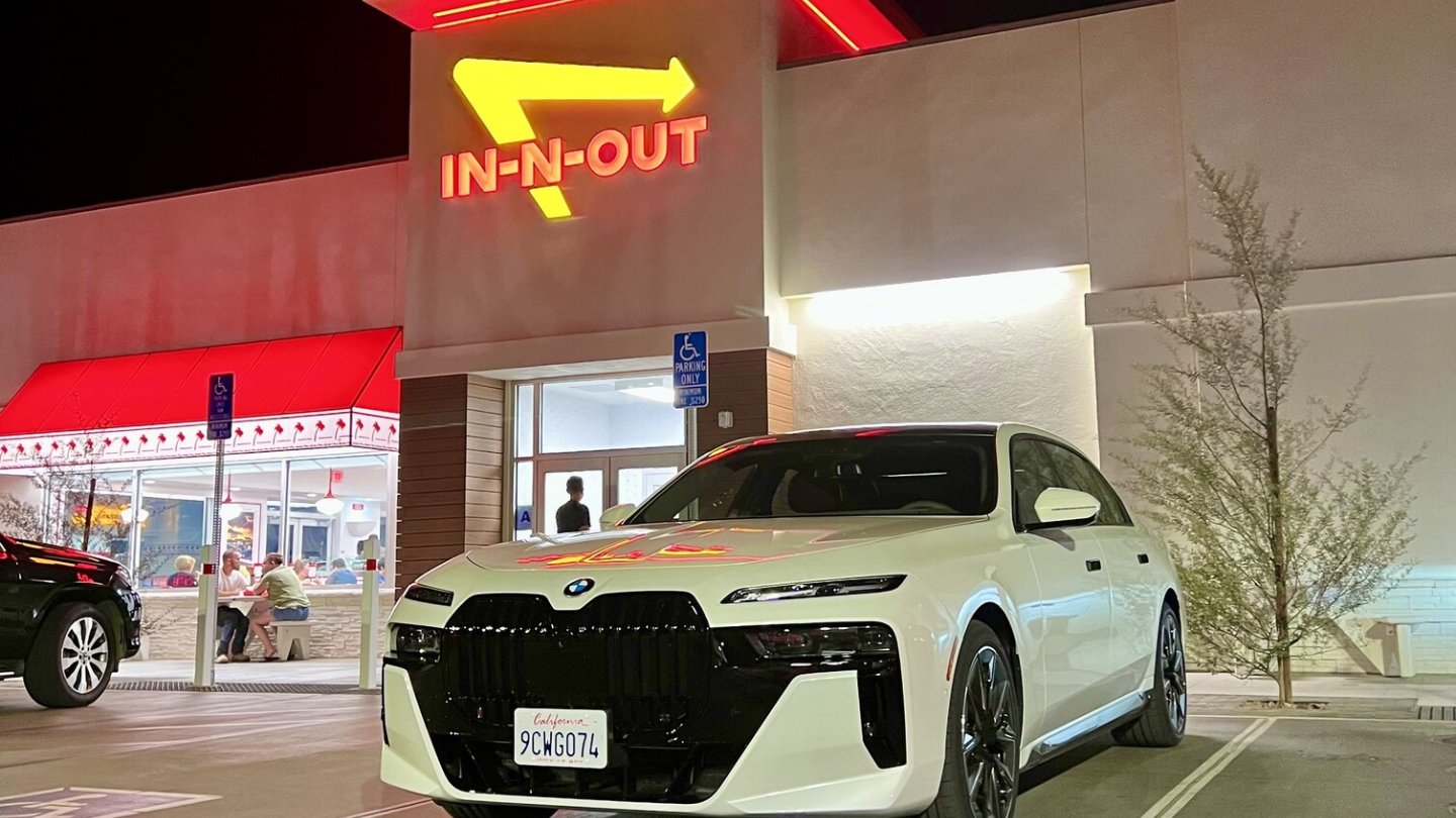 Was verschwindet eher? Burger oder starke V8-Benziner?