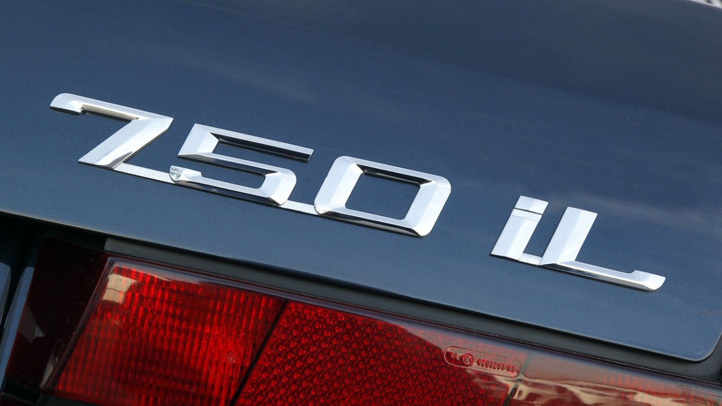 1987 kam der erste deutsche Nachkriegs-Zwölfzylinder.