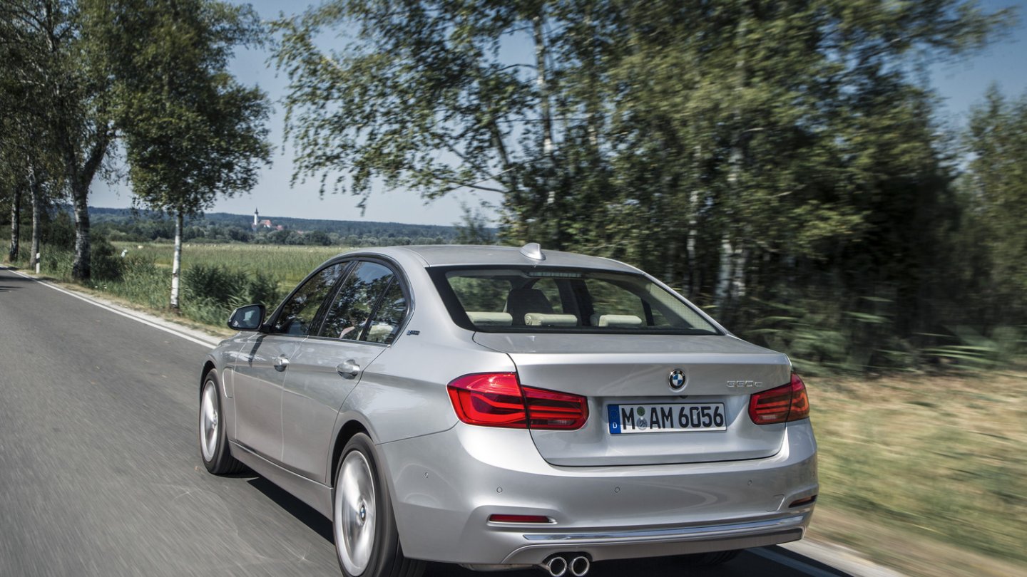 3er + 2-Liter Vierzylinder + Elektromotor = 330e