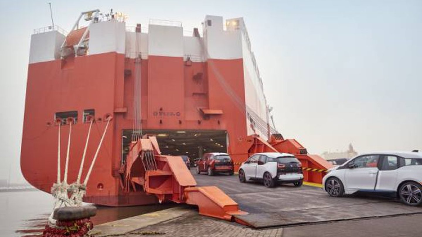 Jetzt muss das Schiff noch umweltfreundlich werden - die i3 im Bauch sind es