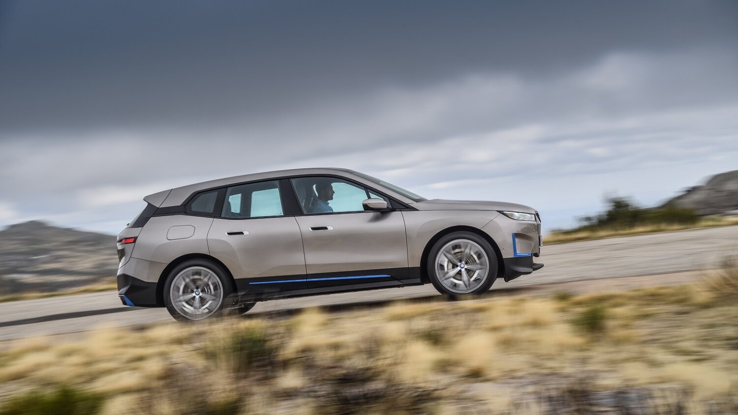 Das Format des BMW iX entspricht in etwa dem des X5.