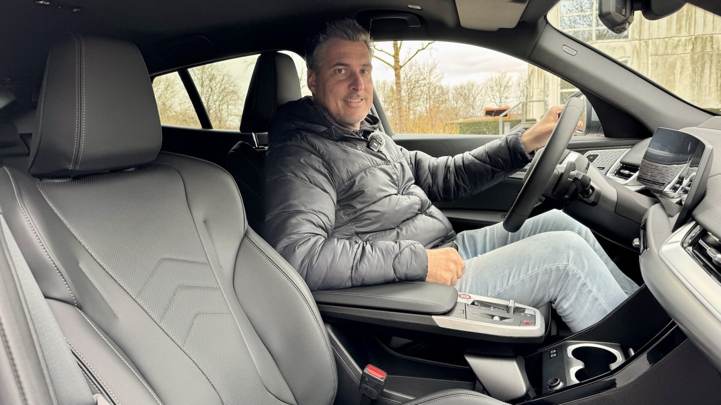 Auf den elektrisch einstellbaren Sportsitzen nimmt man gerne Platz.