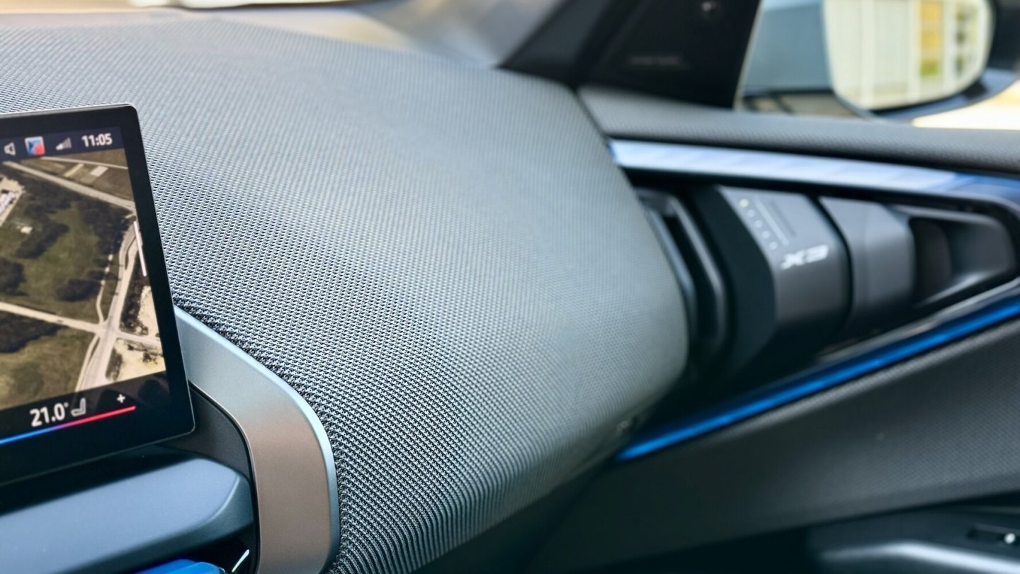 Die Stoffverkleidung innen kostet 500 Euro Aufpreis.