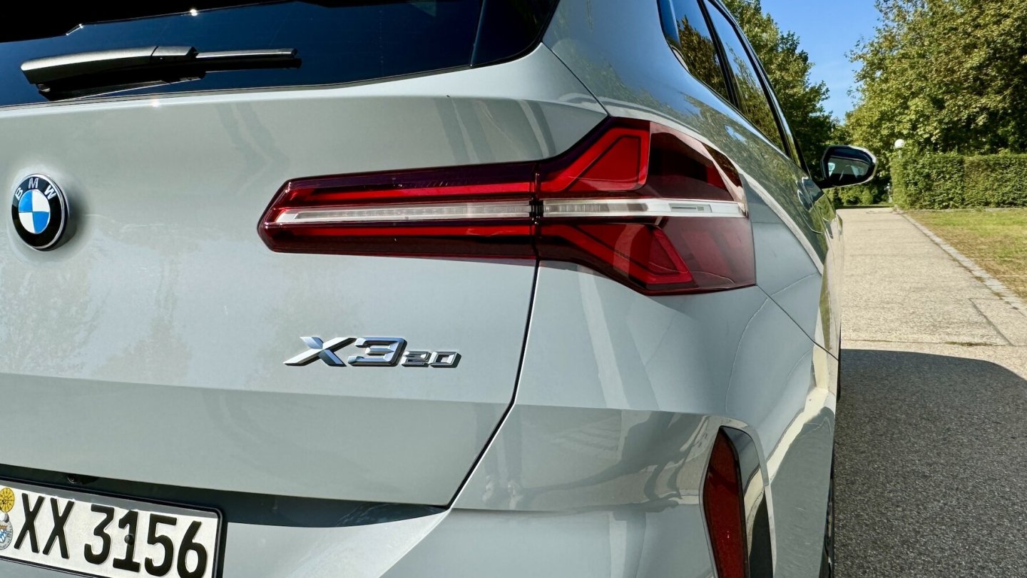 Auf das i wird künftig verzichtet: Der X3 20 hat 208 PS.