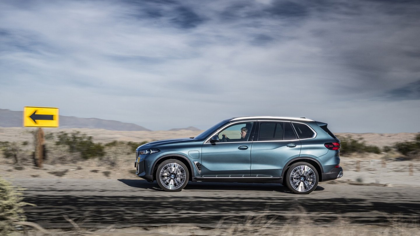Der neue Plug-in Hybrid X5 xDrive 50e soll bis zu 110 Kilometer weit elektrisch fahren.