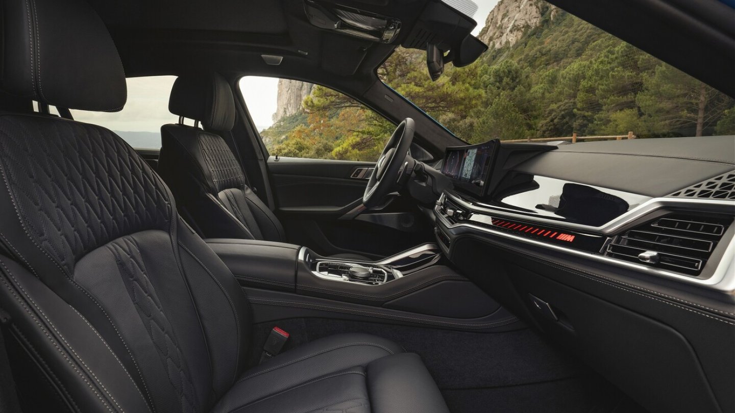 Lederbezüge nd Komfortsitze gibt es gegen Aufpreis. Hier der Innenraum des BMW X6.