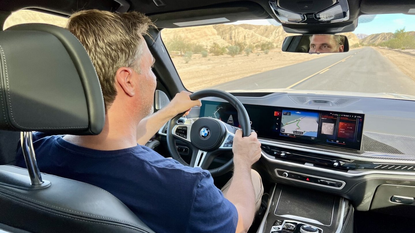 Das Cockpit mit zwei großen Displays ist neu, das Betriebssystem ebenso.