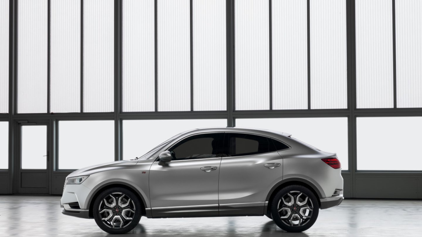 Ein Tonmodell des Mercedes GLE Coupé? Nein, die SUV-Limousine von Borgward!