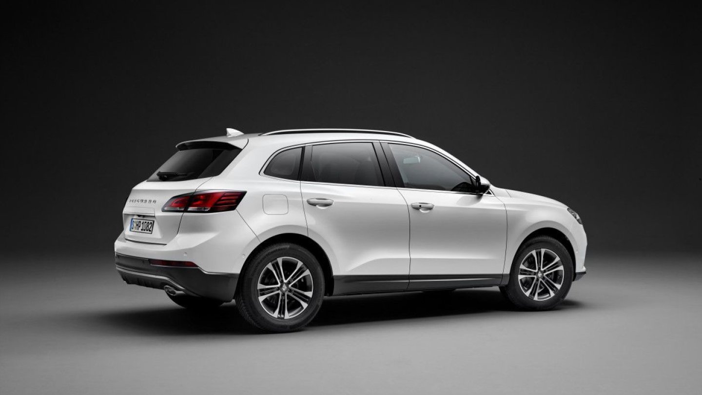 Nein, das Heck erinnert nicht unbedingt an den Cayenne. Der ist halt im Mainstream angekommen