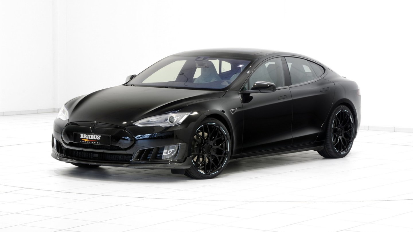 Ein paar Karbonleisten vorne und andere Alus: Tesla Model S von Brabus.
