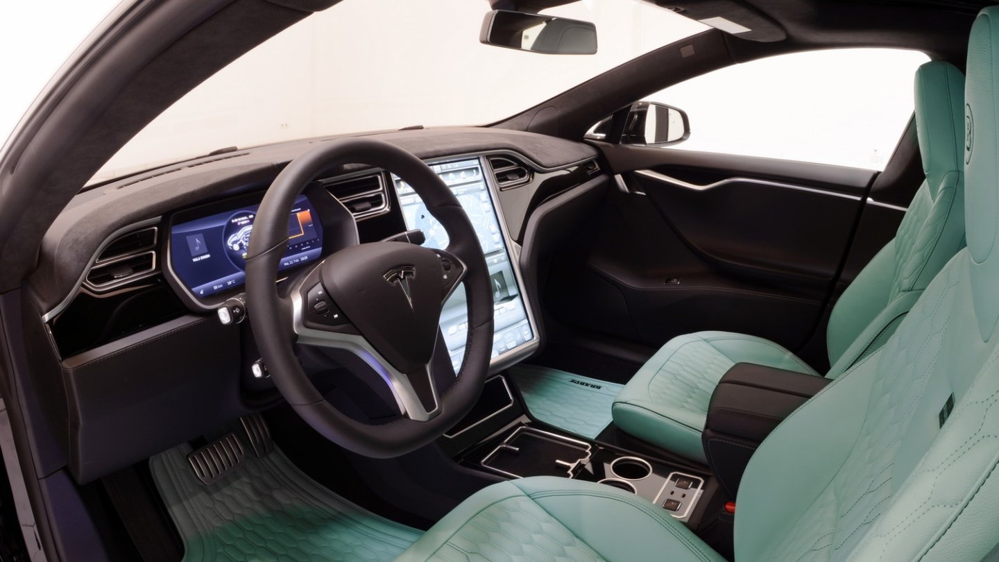 Die Mittelkonsole ist neu, zudem kann man sich bei Leder und Soffen austoben. Und Geld ausgeben.