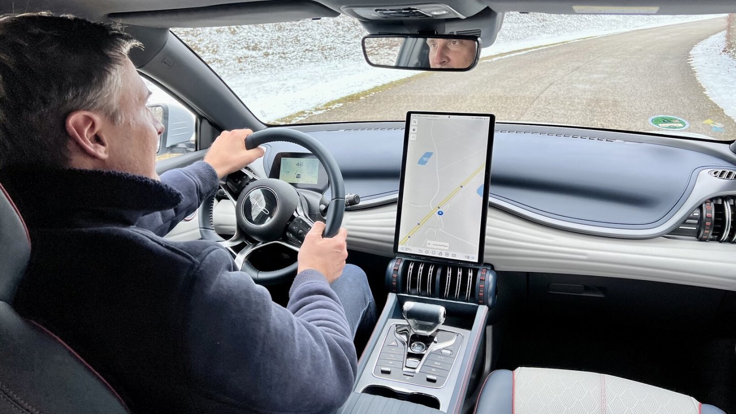 Die Fahrwerksabstimmung ist den Chinesen gut gelungen.