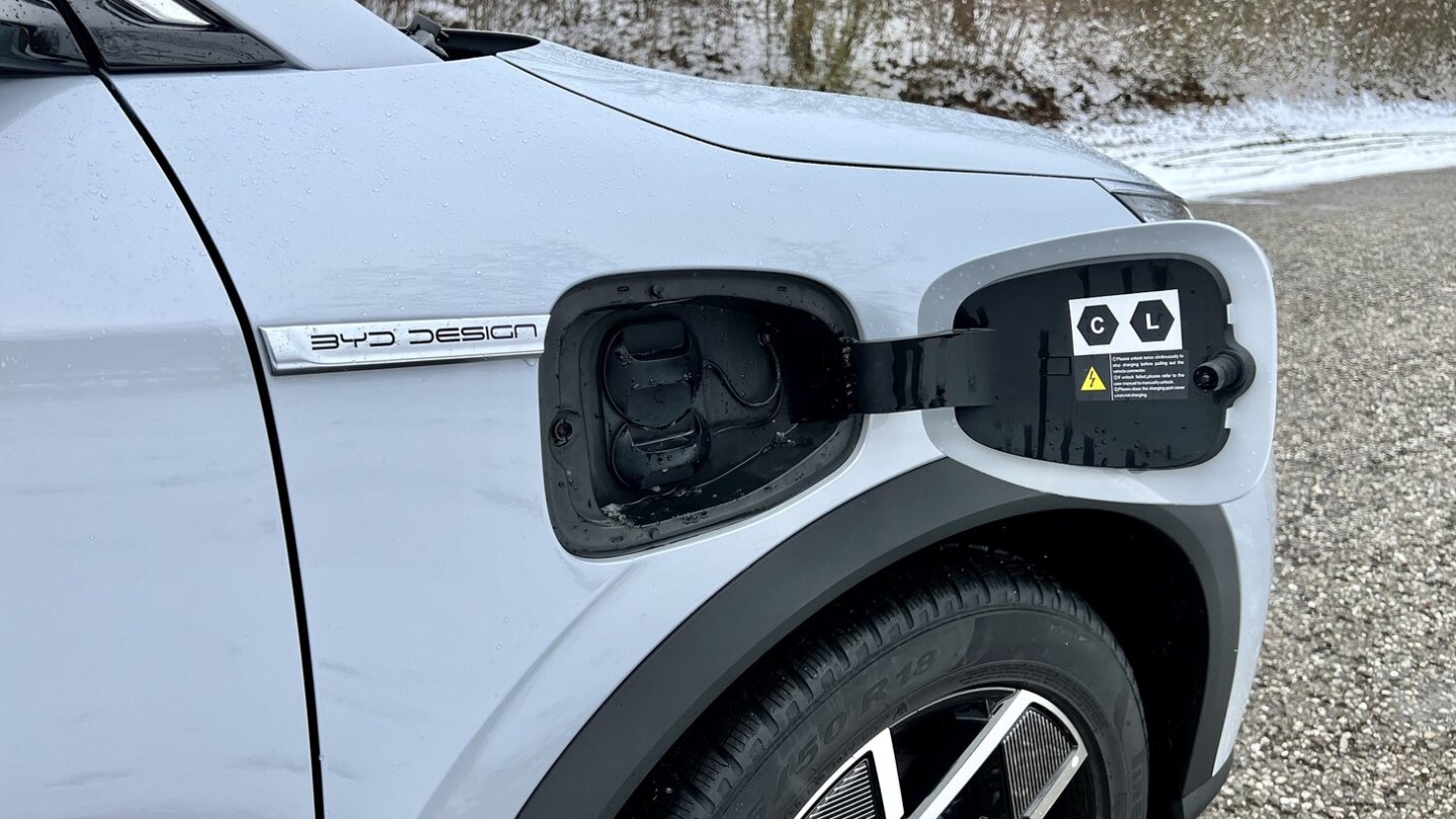 BYD verspricht am Schnelllader nur magere 88 kW. Andere schaffen deutlich mehr.