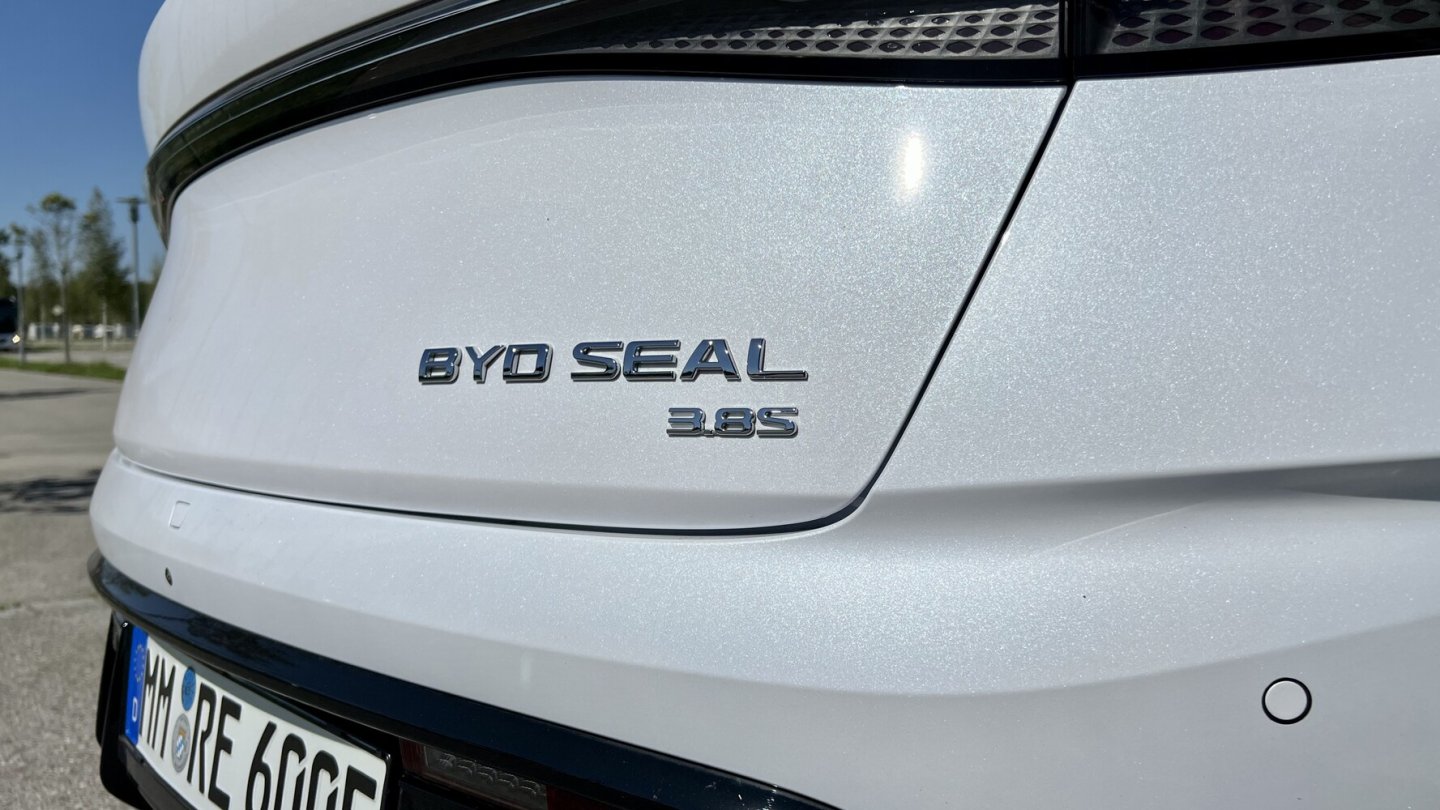 Den Wert für Nullhundert zeigt der Seal im Heckschriftzug.