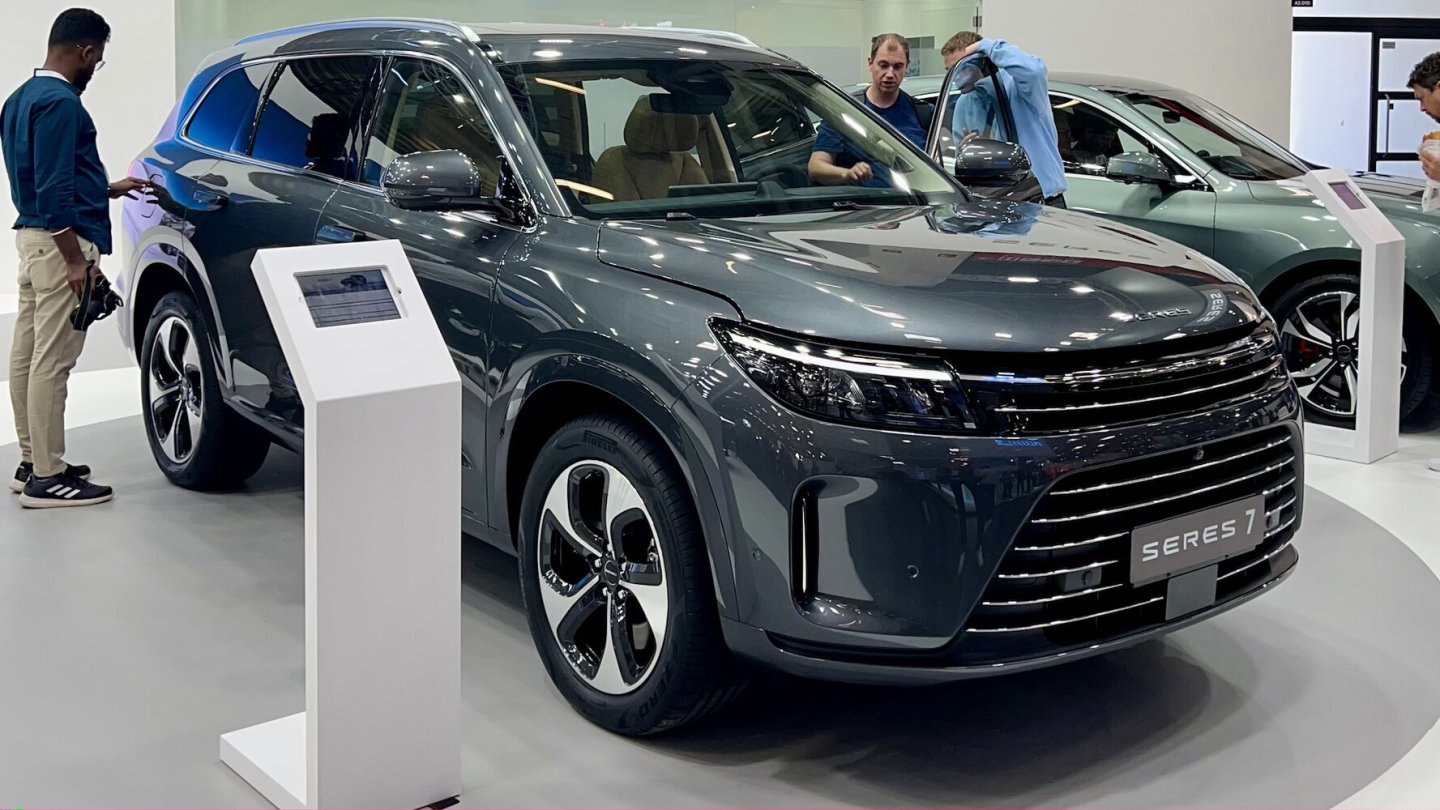 Der Seres 7 basiert auf dem Verbrenner-Modell DFSK Fengon 7.