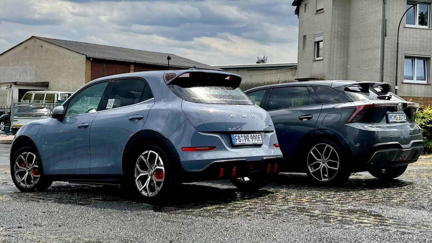 Zwei kompakte Elektro-Chinesen: Ora Funky Cat und MG4 Electric.