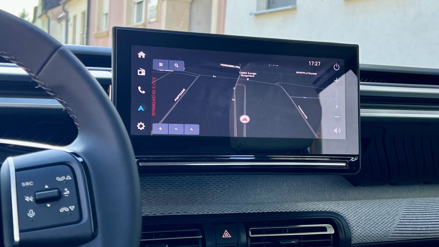 Das 10,25 Zoll große Infotainment-Display ist im C3 Max serienmäßig.