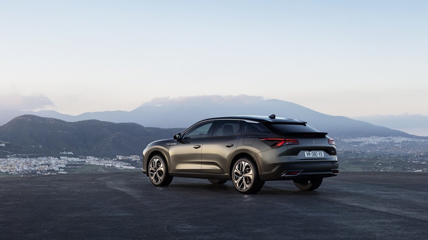 Ein Spoiler am Fließheck soll die Aerodynamik verbessern.