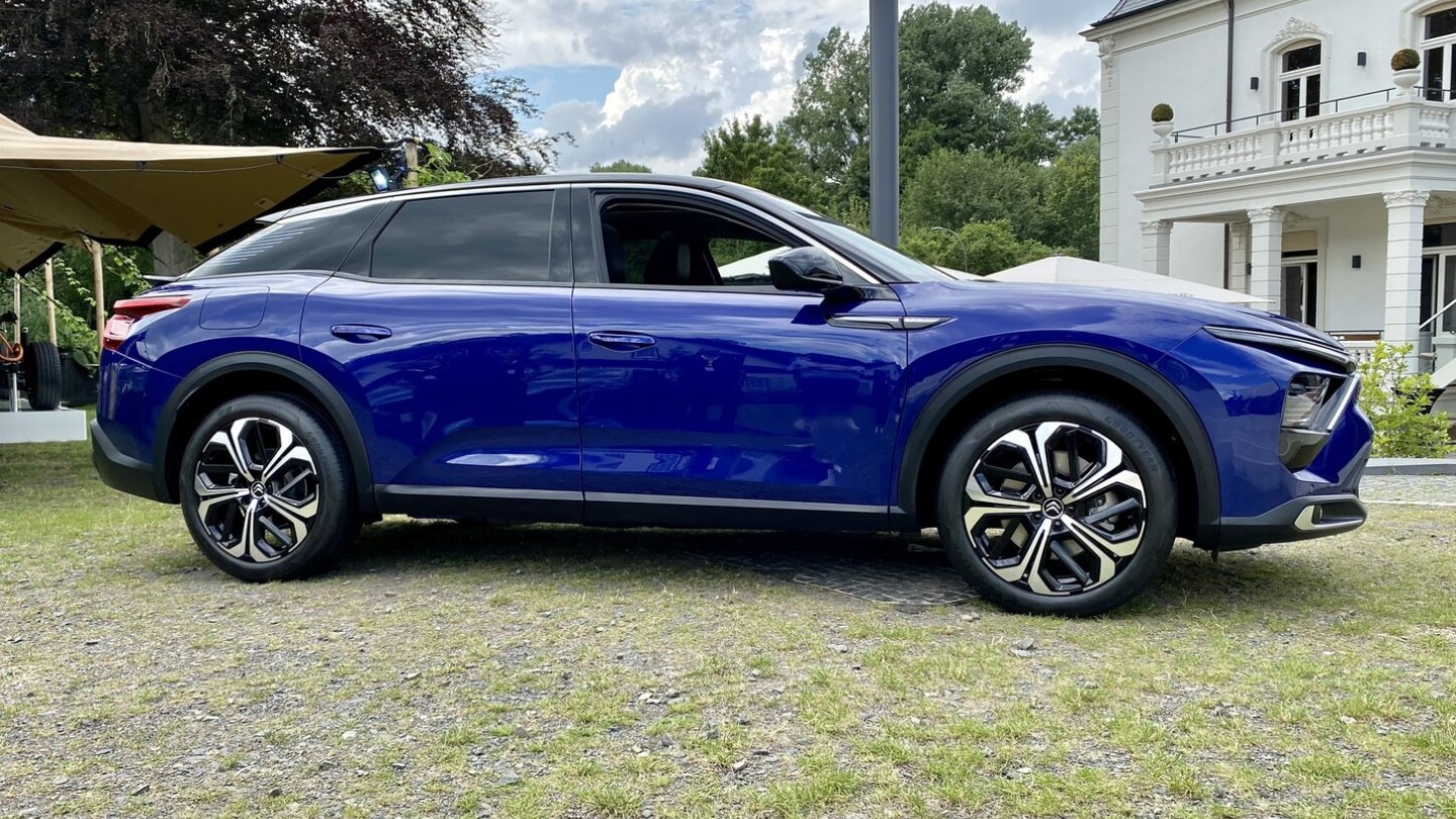 Das neue Flaggschiff der Marke Citroen soll in drei Motorisierungsvarianten auf den Markt kommen.