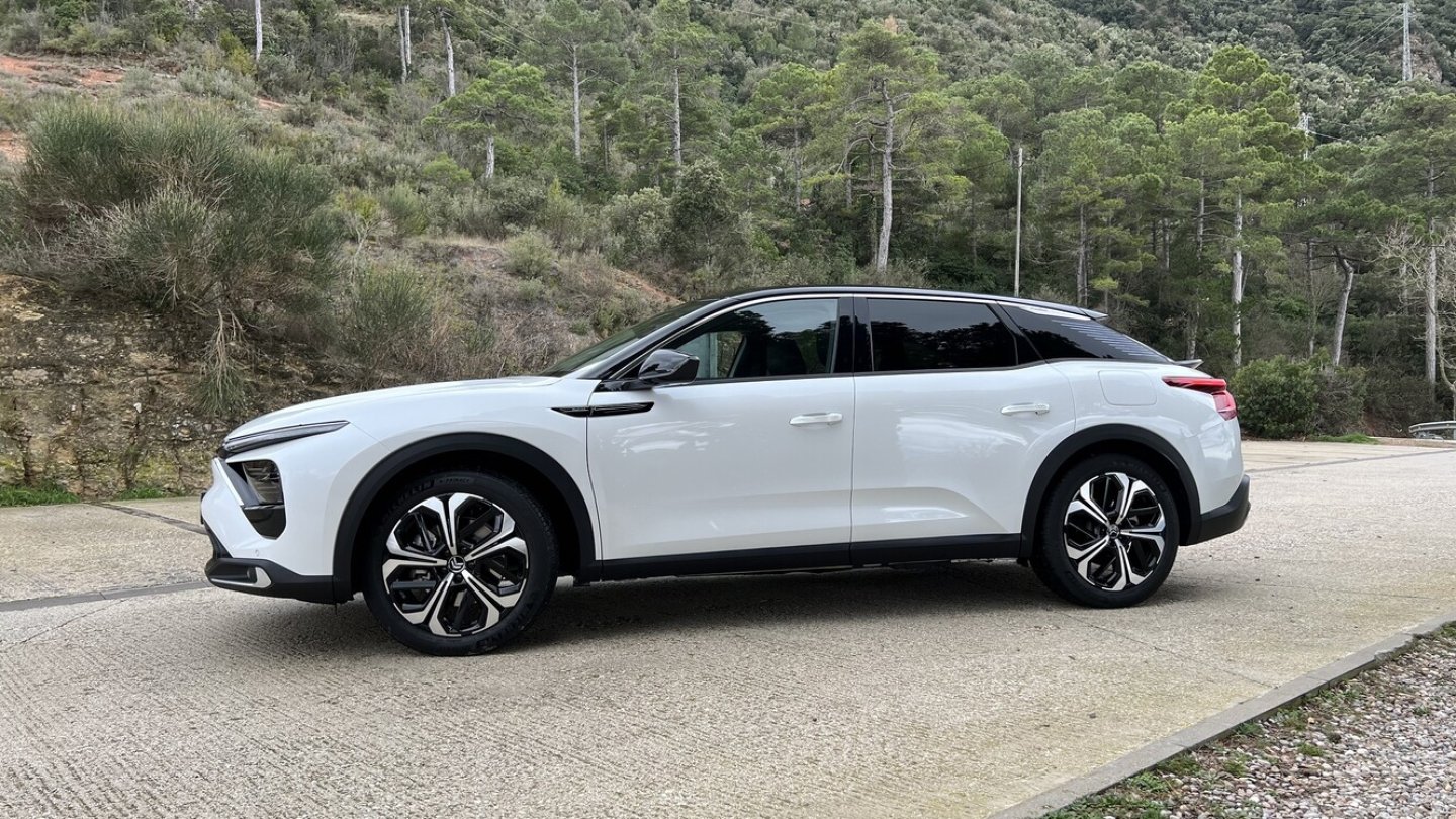 Der günstigste Hybrid kostet, vor Abzug der Förderung, ab 44.980 Euro.