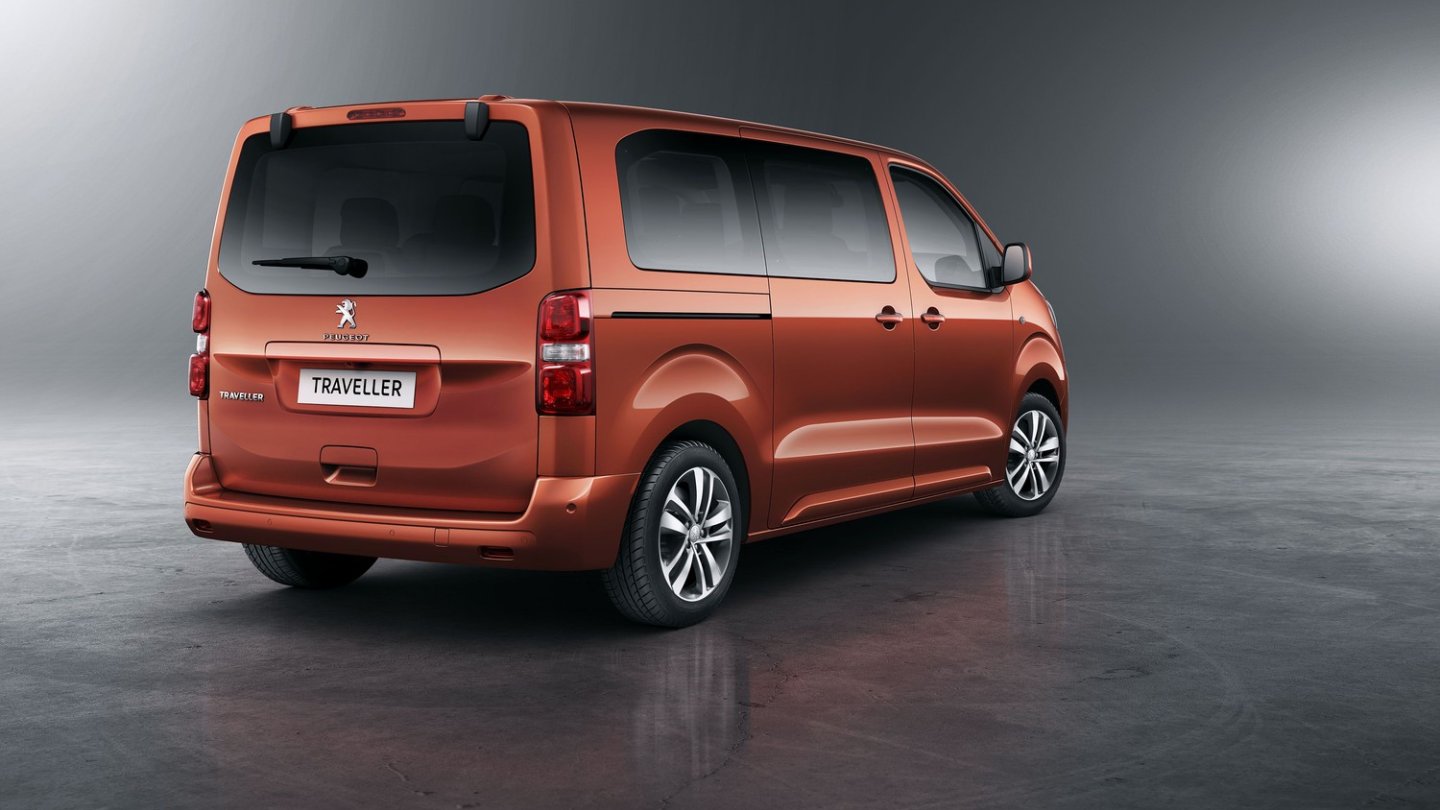 Am Heck herrscht formaler Gleichstand: Also zeigen wir nur den Peugeot. Der ist zumindest farbenfroh.