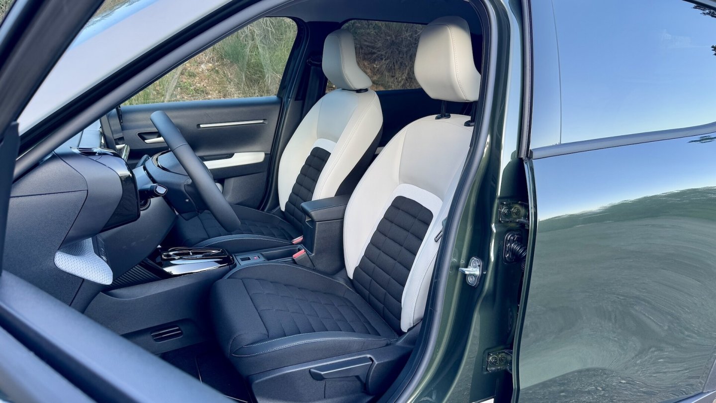 Die extra dick gepolsterten Vordersitze gibt es in den beiden höheren Ausstattungslinien.