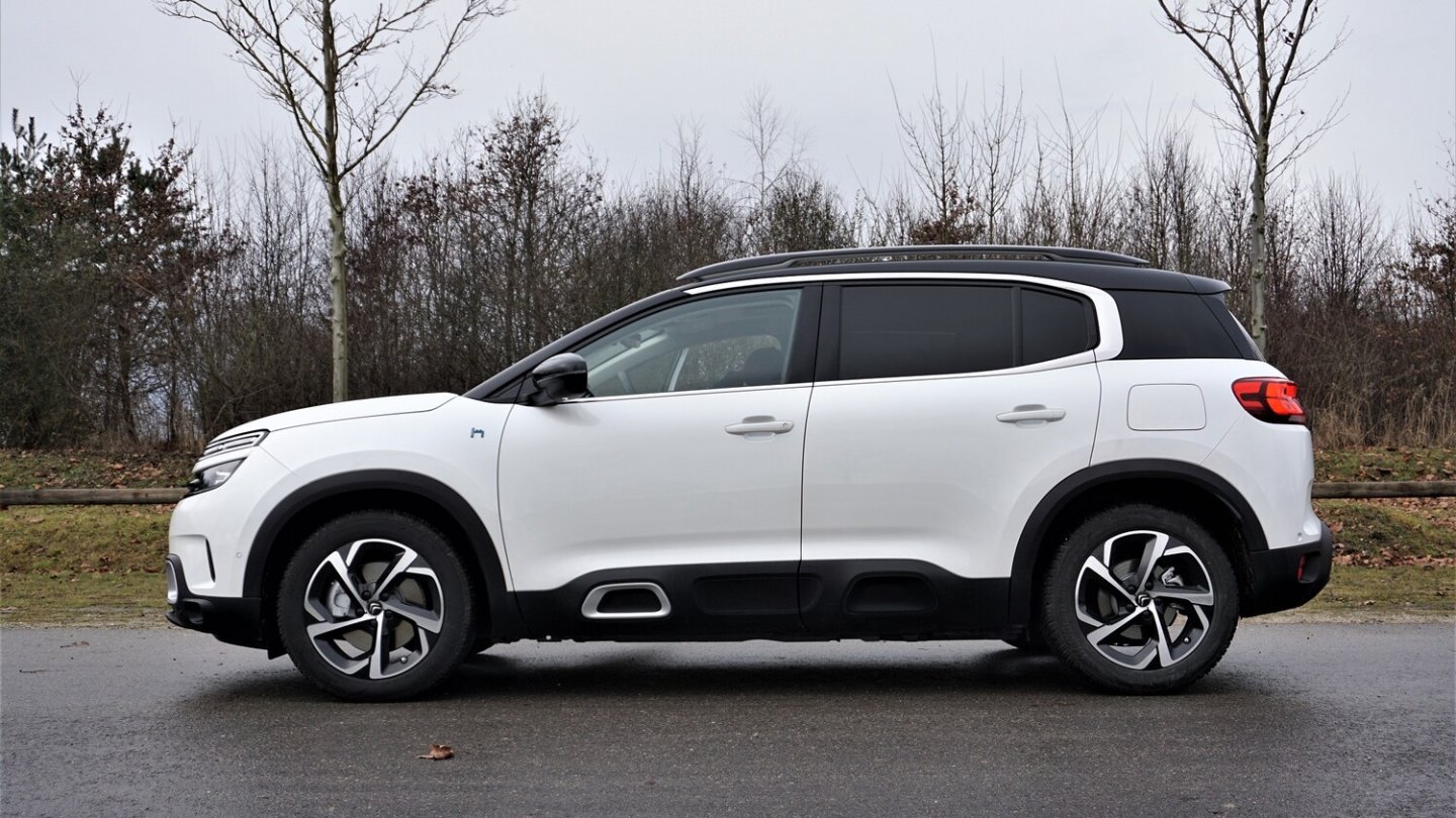 Der 4,50 Meter lange C5 Aircross tritt im markentypischen Design an.