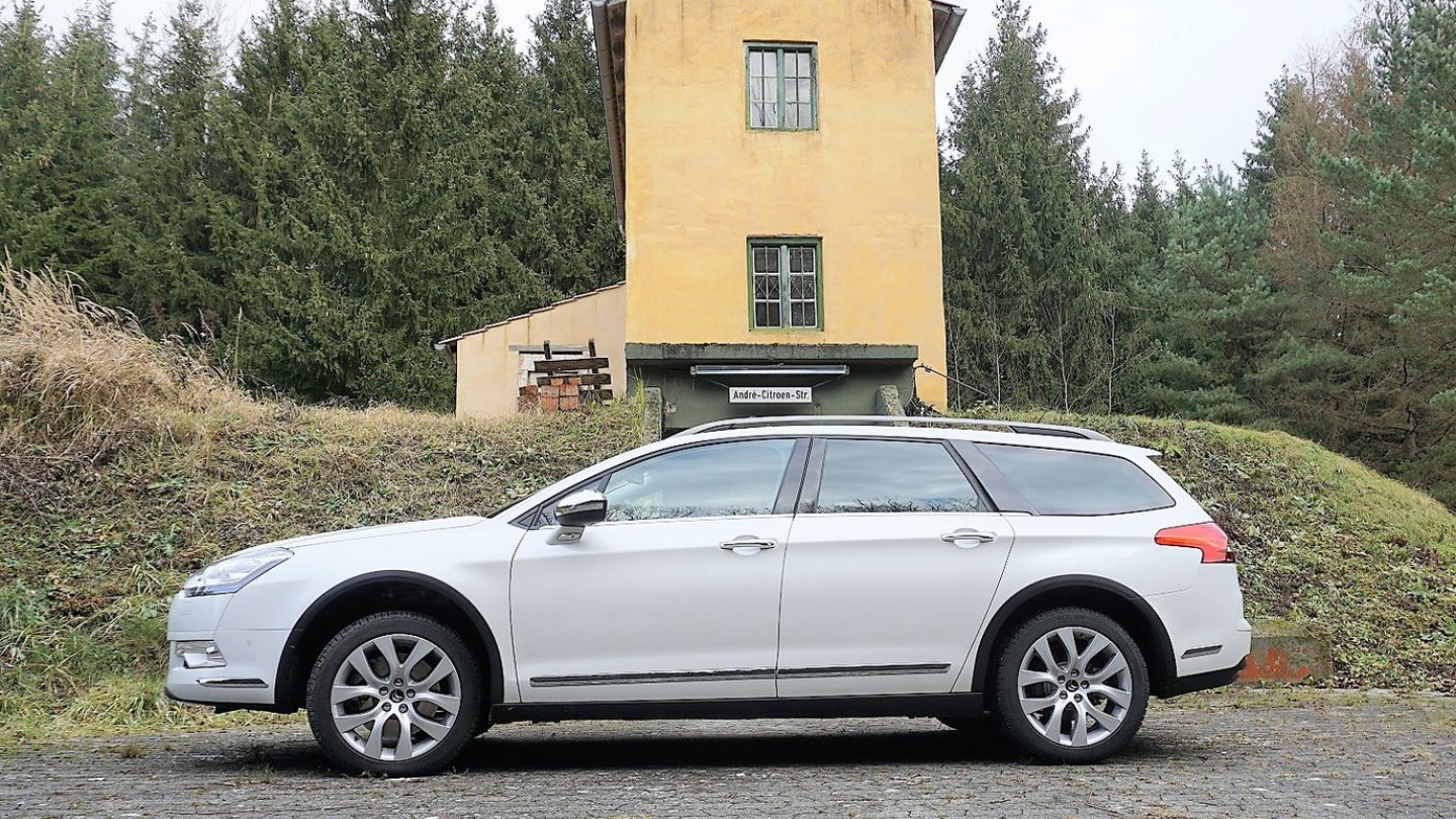 Seit 2014 schminkt sich der Citroen C5 Tourer auf Wunsch als Offroader.
