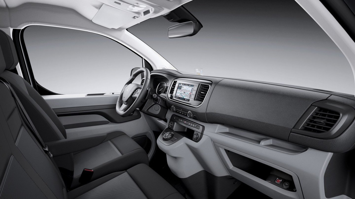 Innen sind der Peugeot (im Bild) und der Citroen ebenso baugleich wie außen.