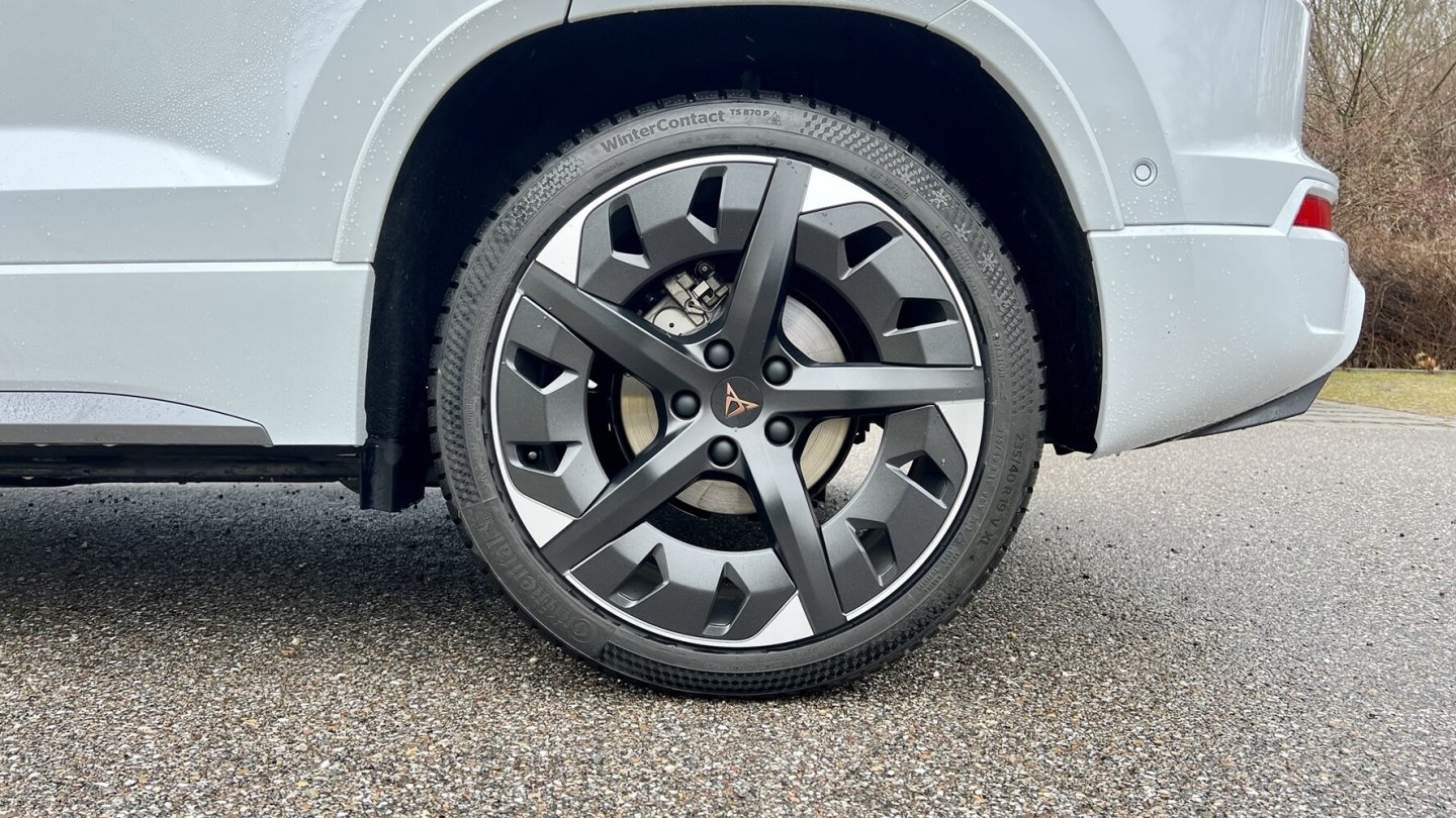 Das 19-Zoll-Räderformat ist Serie, dieses Felgendesign kostet extra.