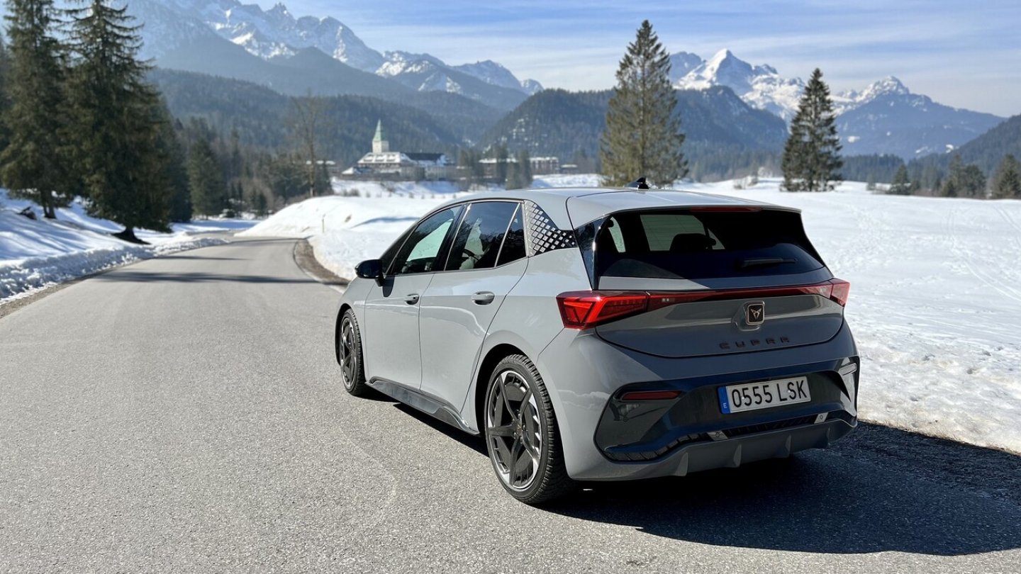 Die Boost-Leistung ist verzichtbar, die 77 kWh sorgen für mehr Alltagstauglichkeit.