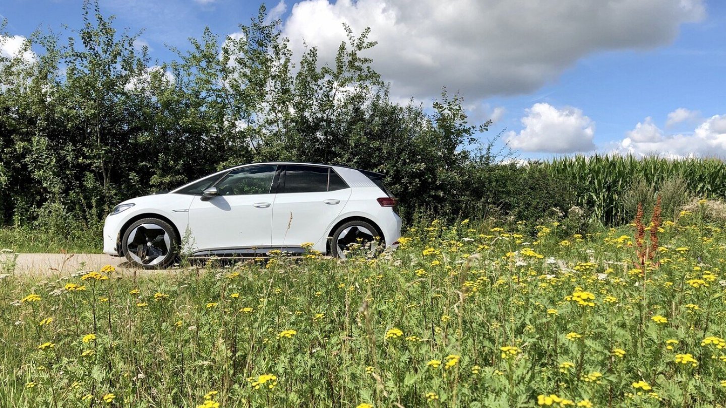 Der VW ID.3 im Foto-Vergleich mit dem Cupra Born.