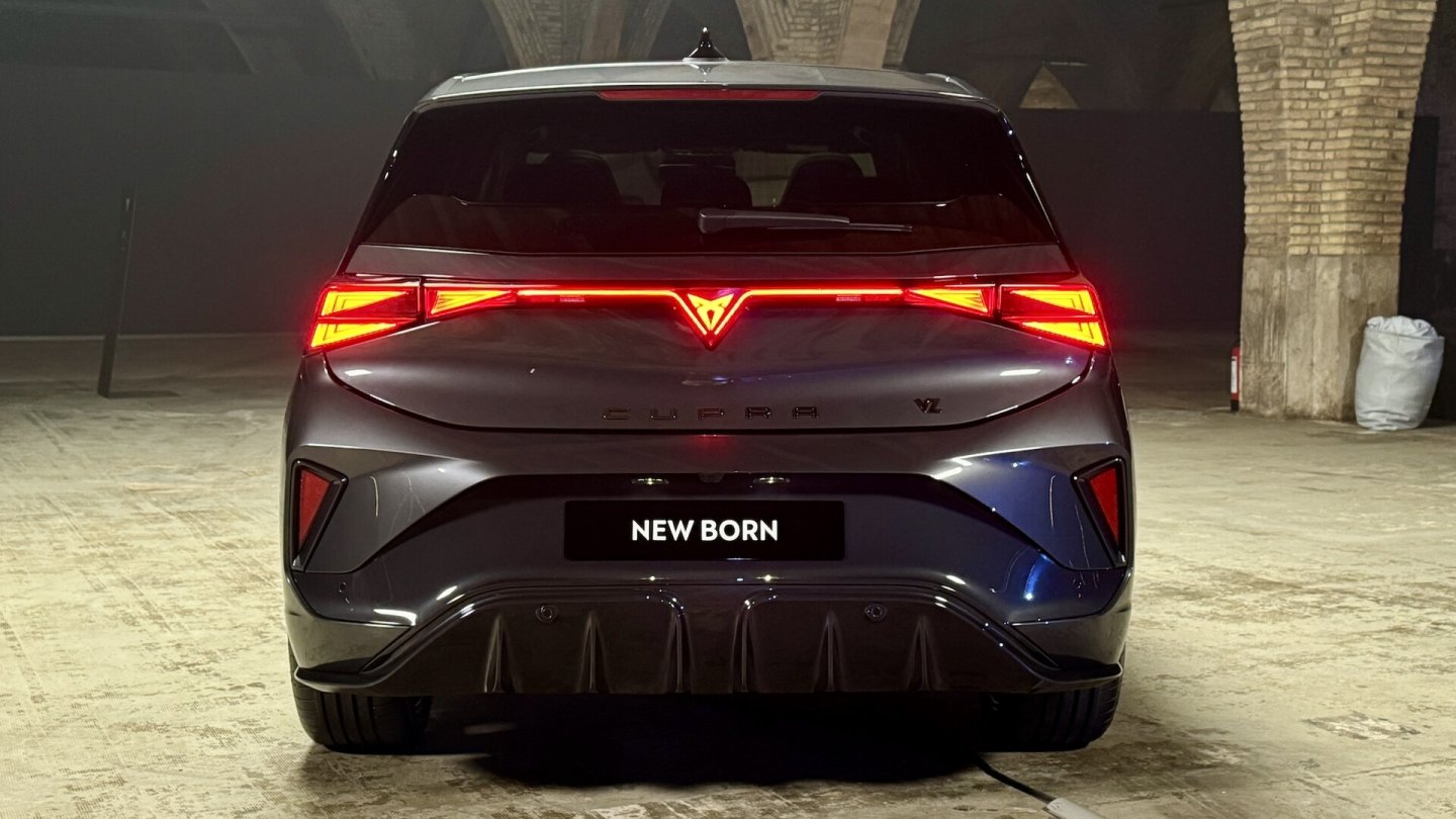 Auch die neuen Rückleuchten tragen LED-Dreiecke.