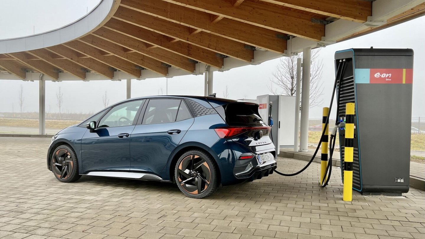 Mit 13 Prozent State-of-Charge erreichten wir am Schnelllader 92 kW.