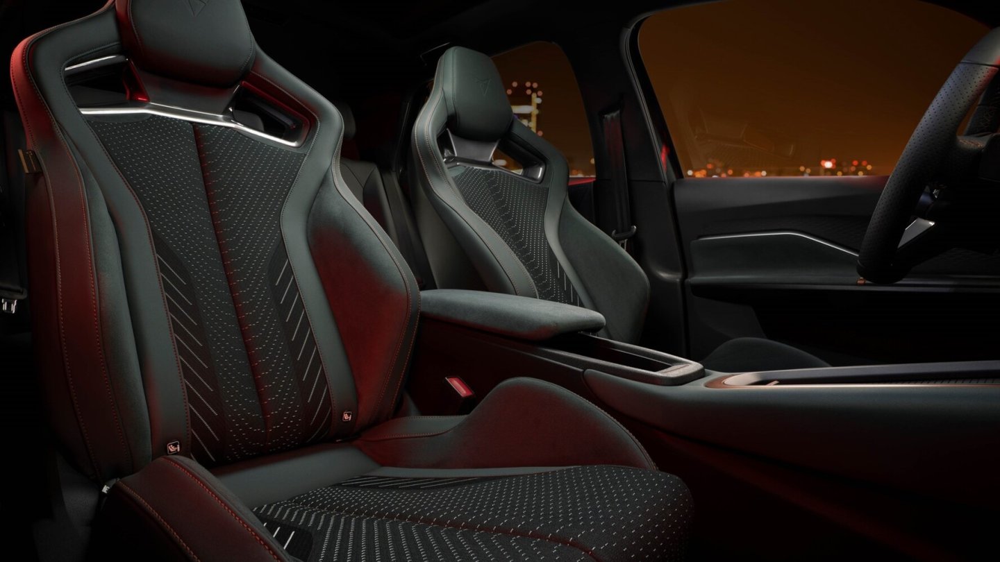 Schalensitze mit tieferer Sitzposition im Born VZ.