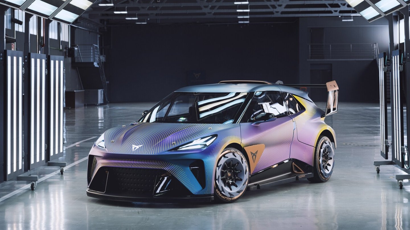 Ohne wildes Flügelwerk kommt der kleine Cupra 2025 auf den Markt.