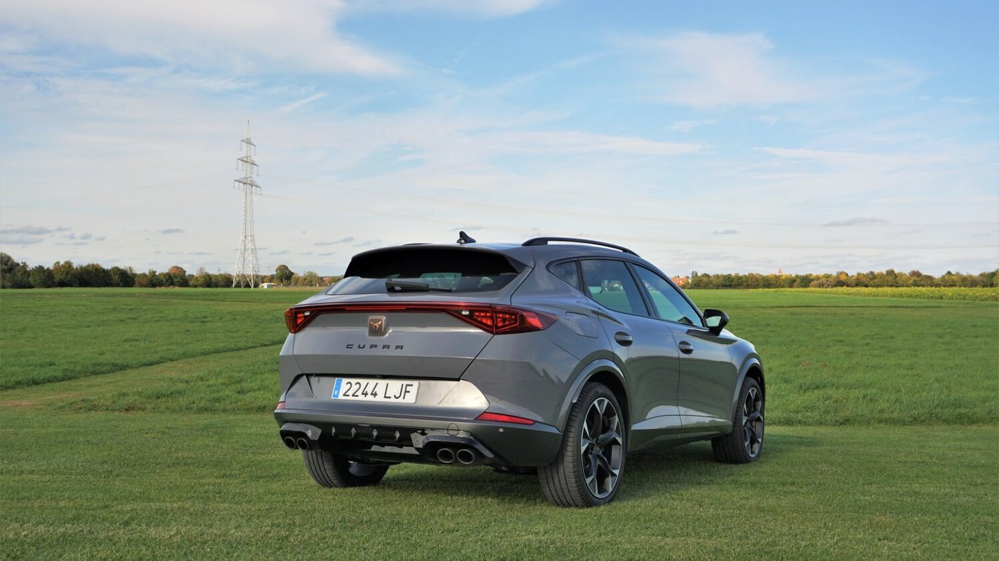 Die sichtbaren Endrohre sind dem Topmodell Cupra VZ, hier im Bild, vorbehalten.