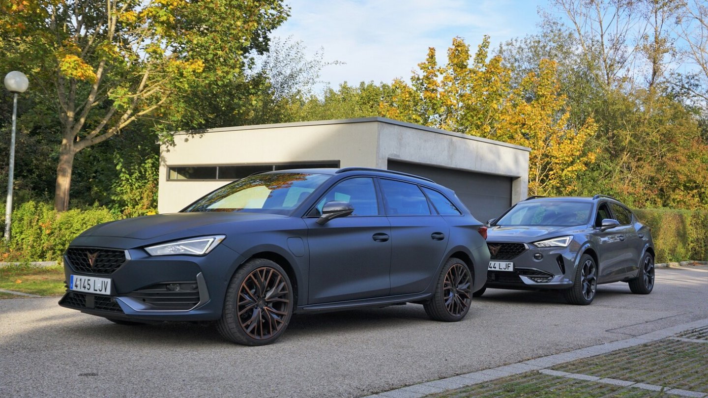 Beide neuen Cupras sind gut ausgestattet und günstiger als die hausinterne Konkurrenz.