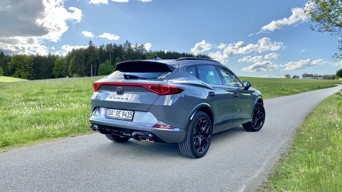 Den Plug-in Hybrid gibt es in zwei Leistungsstufen.