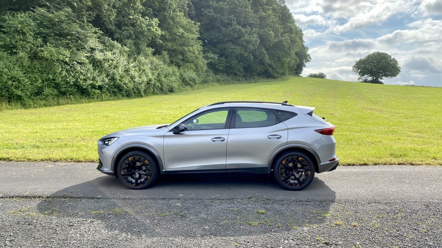 Der Testwagen ist in der Farbe Urban Silber lackiert.
