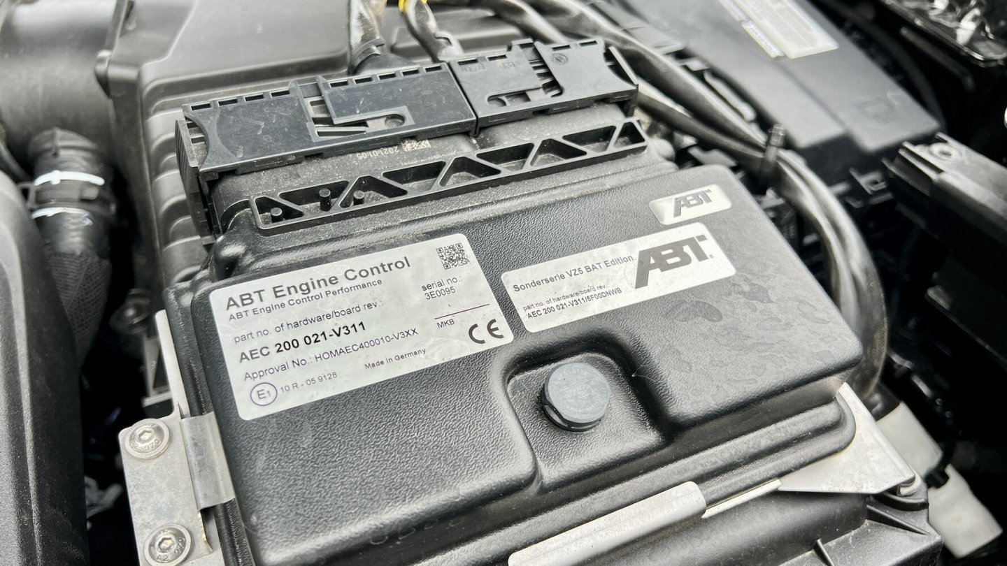 Abt Sportline steigert die Leistung des Fünfzylinders per Steuergerät auf 450 PS.