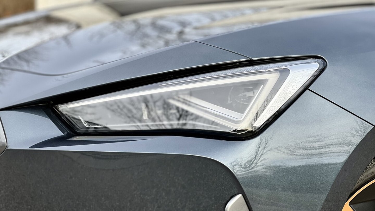 LED-Scheinwerfer sind serienmäßig, adaptive Matrix-Funktionen kosten Aufpreis.