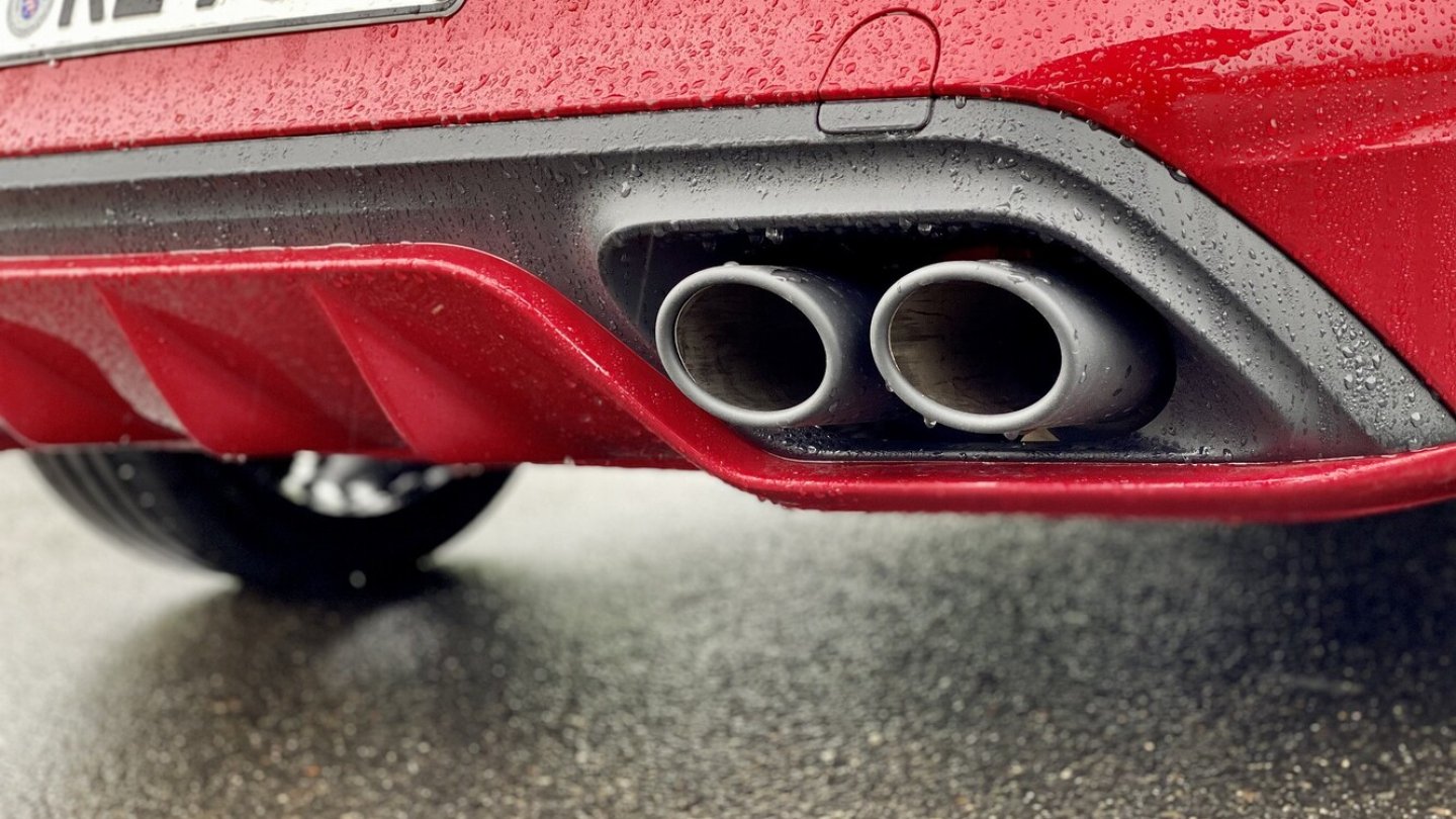 Vier Endrohre hinterlassen zumindest optisch Eindruck.