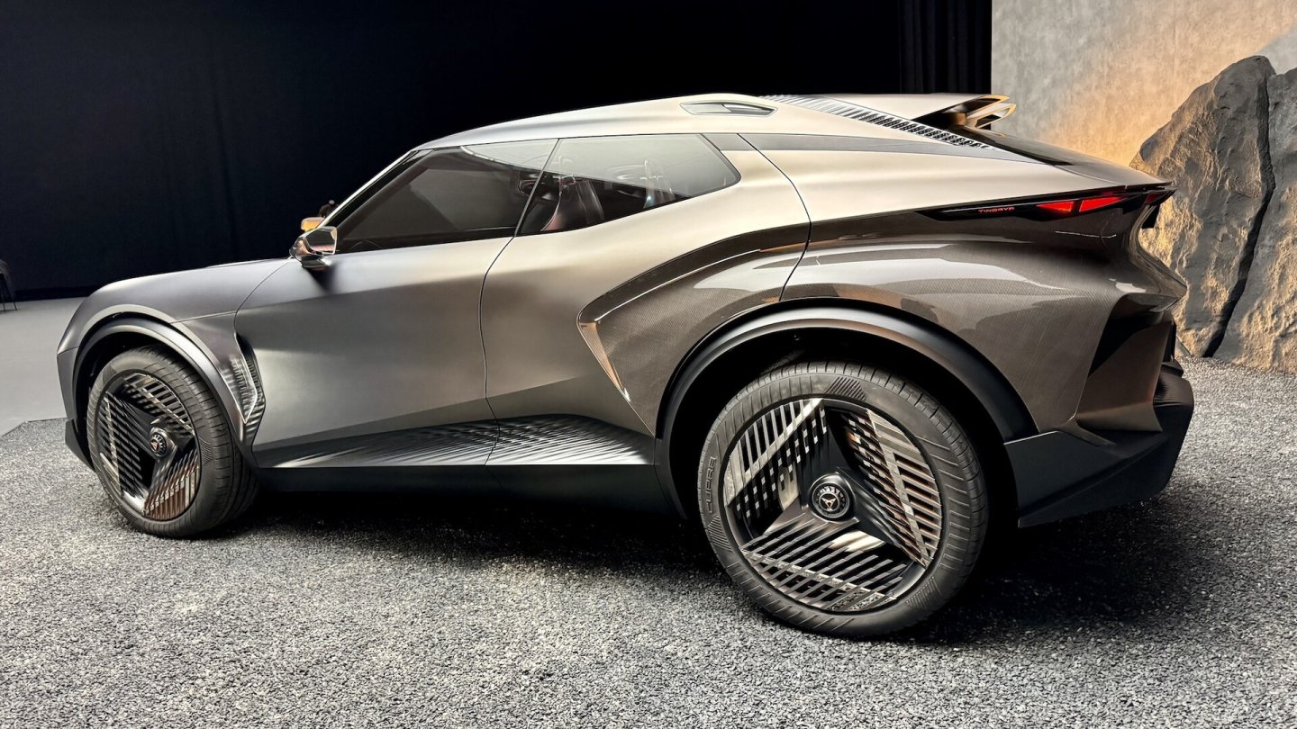 Der Zweimotoren-Elektroantrieb des Cupra Tindaya soll eine Systemleistung von 345 kW (496 PS) servieren.