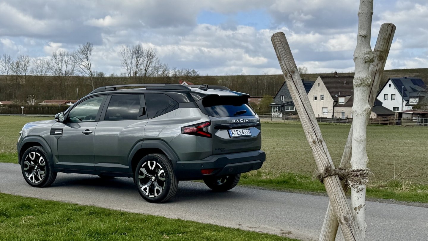 Der Dacia Bigster Hybrid 155 hat einen neuen Benzinmotor unter der Haube.