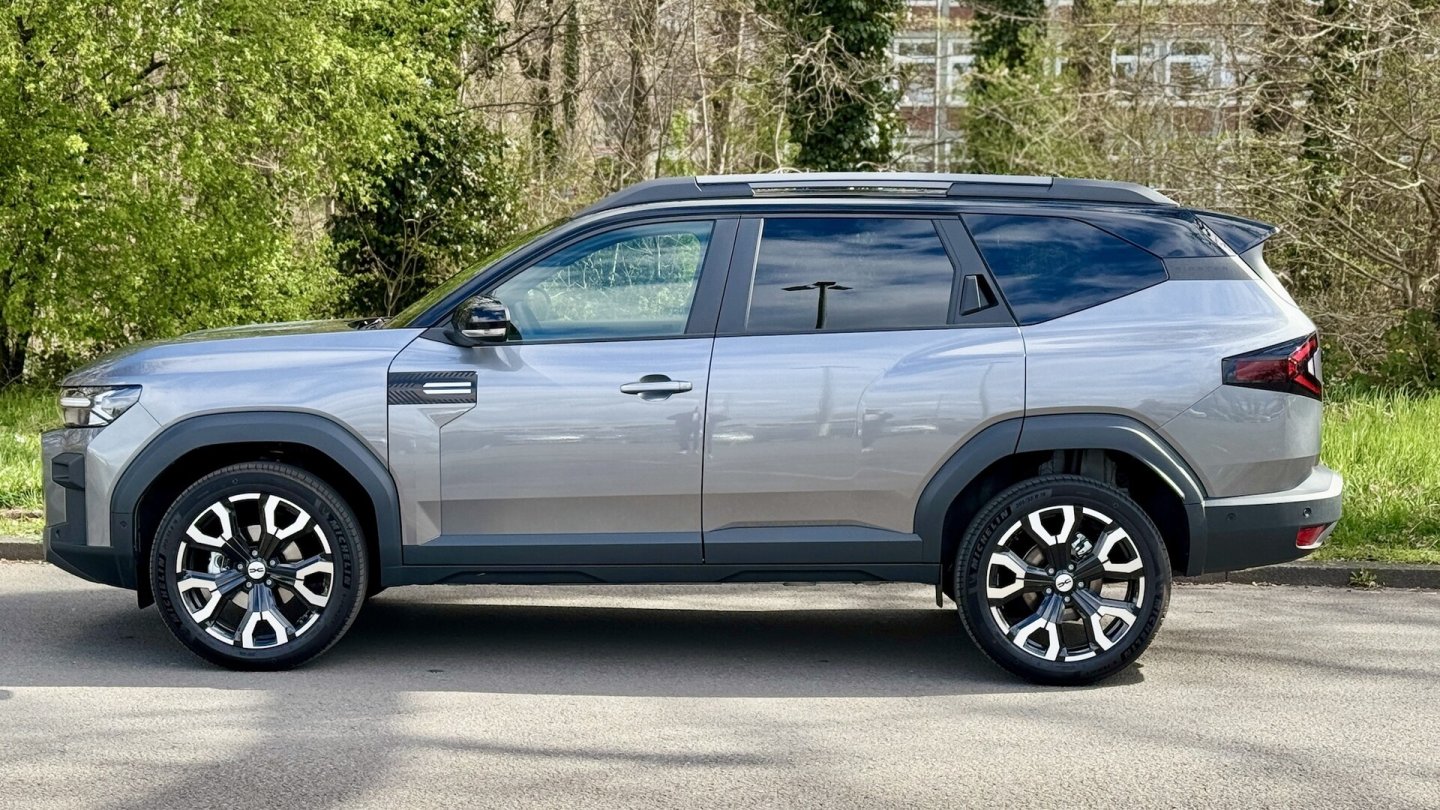 Mit 4,57 Metern länge übberragt der Bigster den Duster um 23 Zentimer. Auch der Radstand wurde vergrößert.